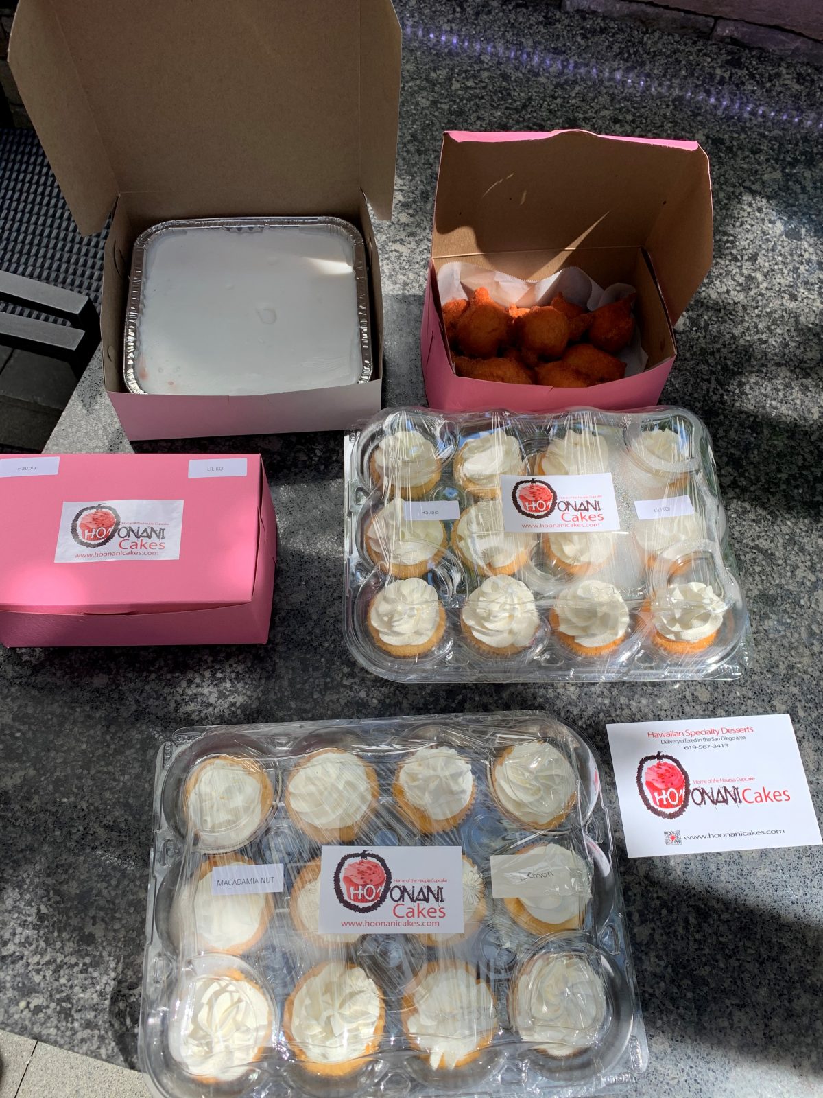 Cupcakes and other desserts in to-go packaging